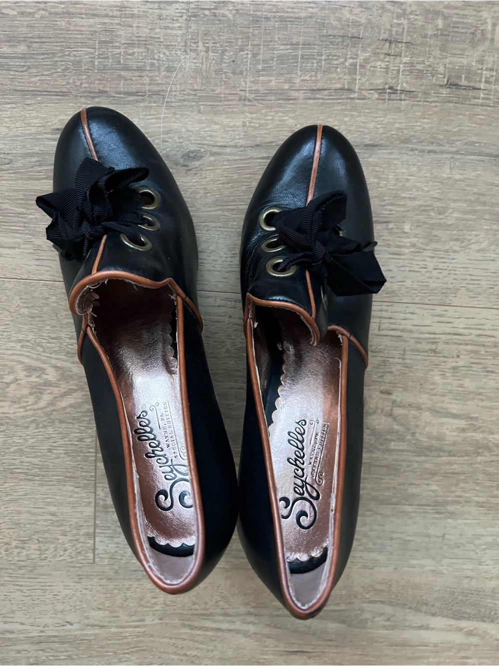 Seychelles Black Leather Lace-Up chunky heels with Brown Trim size 7